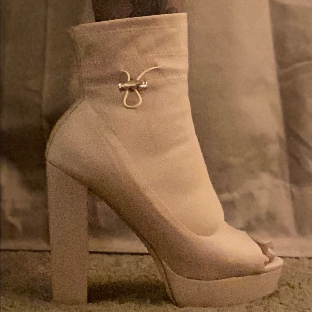 Chunky heel shoes